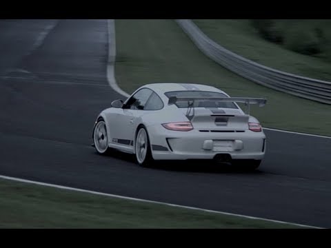 Videospremium's tweet photo. [VIDEO] El piloto Patrick Long sirviendo el cafe en un Porsche GT3 https://t.co/6USWvvNetN https://t.co/70rKSClTdM