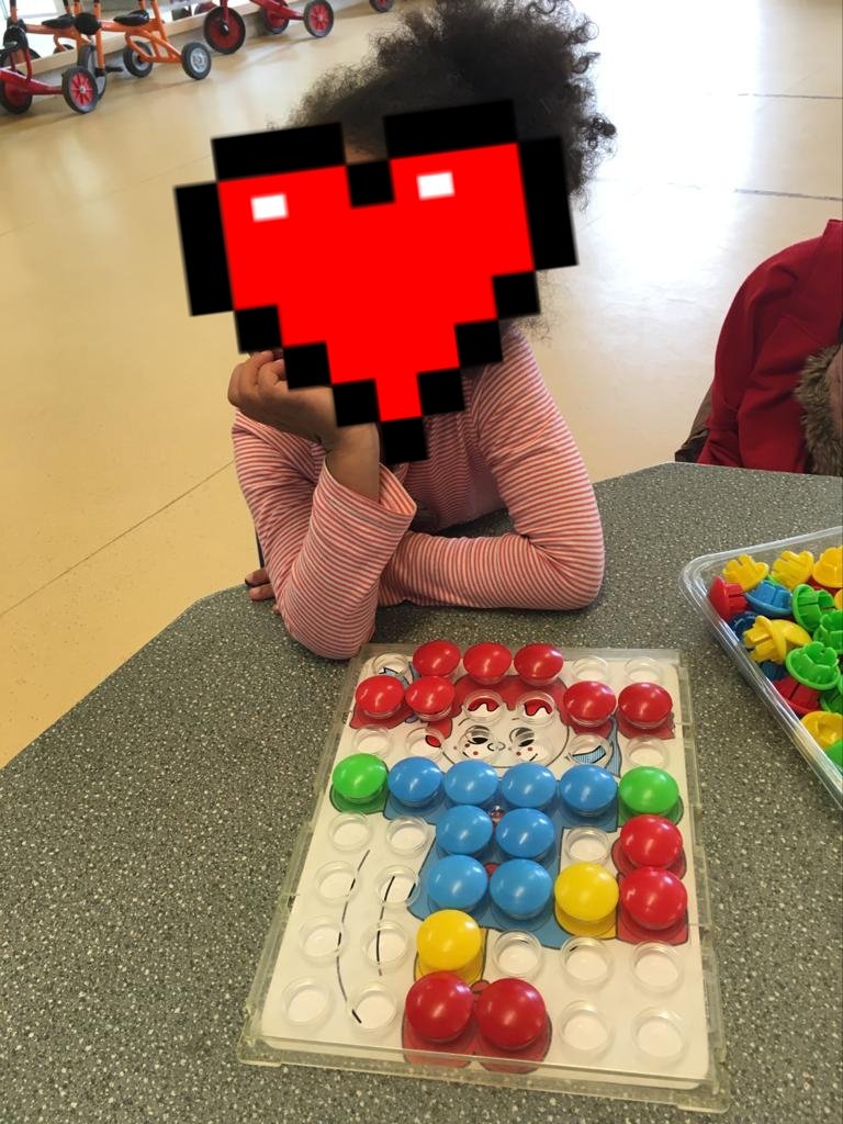 mariel6564's tweet photo. Semaine d'accueil des enfants des personnels soignants et de sécurité à l'école Nicolas Barré Saint Maur de Pau.
#MerciAuxSoignants #COVID19 #continuitepedagogique 
#TousMobilises #TousSolidaires https://t.co/98kePZO10n