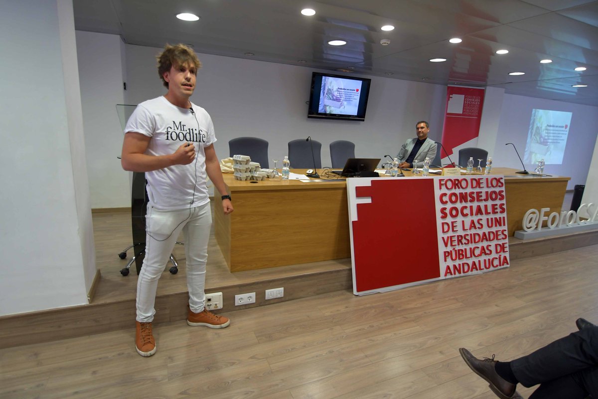 ForoCSA's tweet photo. 🗣️ El Foro de Consejos Sociales @ForoCSA selecciona 9⃣ iniciativas de emprendedores universitarios para #InviertLab
👉 El programa se centra en hacer viables los proyectos empresariales de universidades andaluzas de cara a atraer inversores
➕ info: https://t.co/iJuxcFGgsQ https://t.co/3oesYtkhZ0