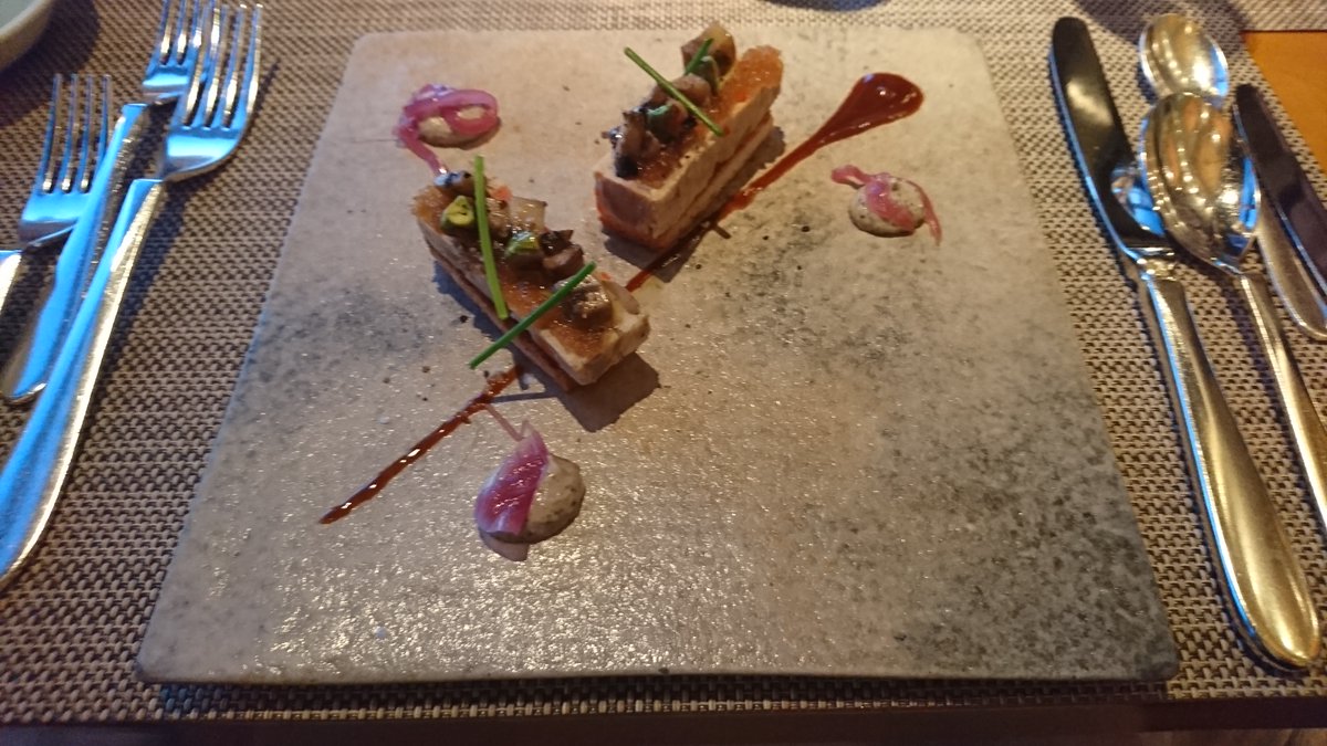 マンダリンオリエンタルのケシキ、見た目も味も満足ですね。😃勿論夜景も綺麗でした。