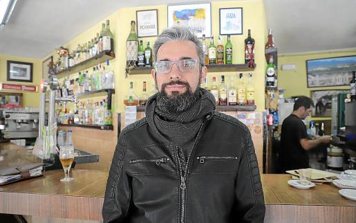 FelipPalou's tweet photo. 📻Atenció #estimatscompatriotes!
Avui toca fer un cafè de a la ciutat confinada amb @JotiPerez1
☕️Bar Tulsa
☕️Bar Iris
☕️Bar Can Rafel
A les 14h a @OnaMediterrania
https://t.co/5bYM1fjjbL https://t.co/sployqAtqB