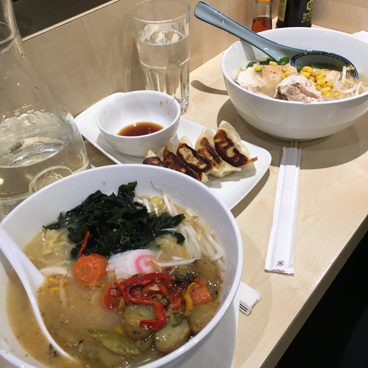 4- Ramen vers Rue des Grandes Arcades -> resto de ramenLe bol est dans les 10/12€ Vous avez des versions végétariennes du coup c cool (gyoza végétarien par ex)