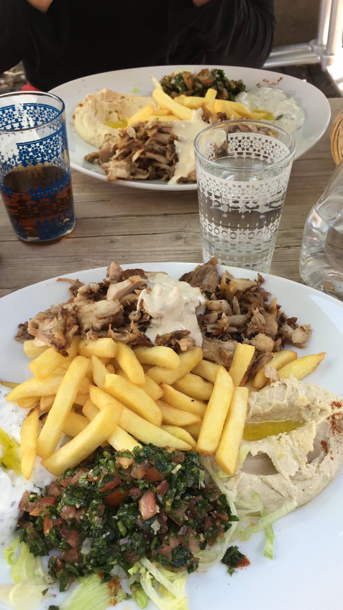 5- Iskandar vers le Manolya -> libanais (halal)1 des meilleurs libanais avc Al MandalounC environ 11€ le platJe recommande l’assiette Chawarma, elle est trooop bonne