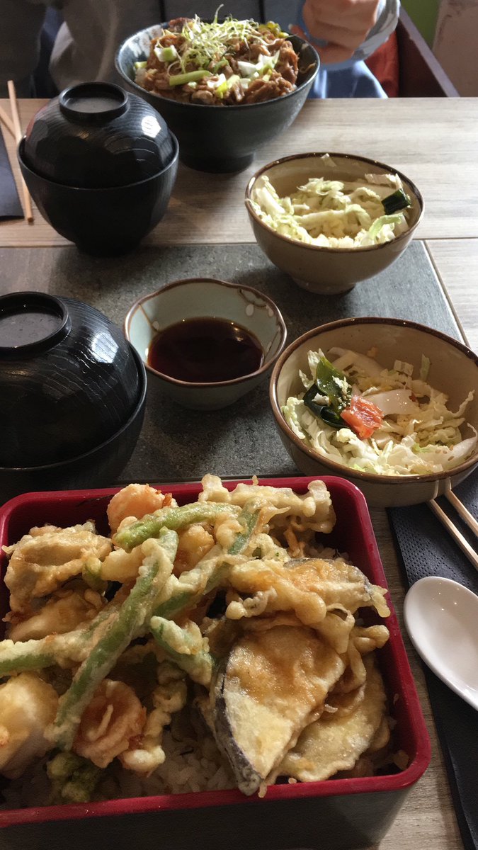 11- Matsumotoya vers La Krutenau -> japonais gigaaa stylé, y’a un endroit avc des tatamis à l’intérieur Le menu de midi est dans les 12€ avc ce qu’il y a sur 3 photosIls vendent aussi des bentos (à emporter) entre 9€ & 12€