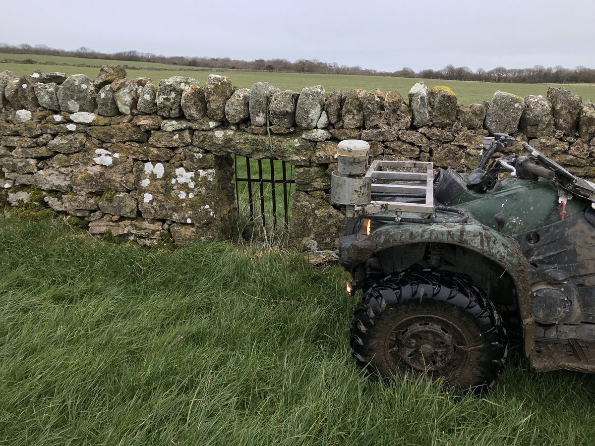 GrasstecLtd's tweet photo. Came across this interesting feature in a stone wall on a farm in England a few weeks back. A simple way of allowing sheep to move from field to field. Impressive skills by the people who built the walls. #farmingUK #teamdairy #FarmLife #FarmMapping https://t.co/cPMWcukPPX