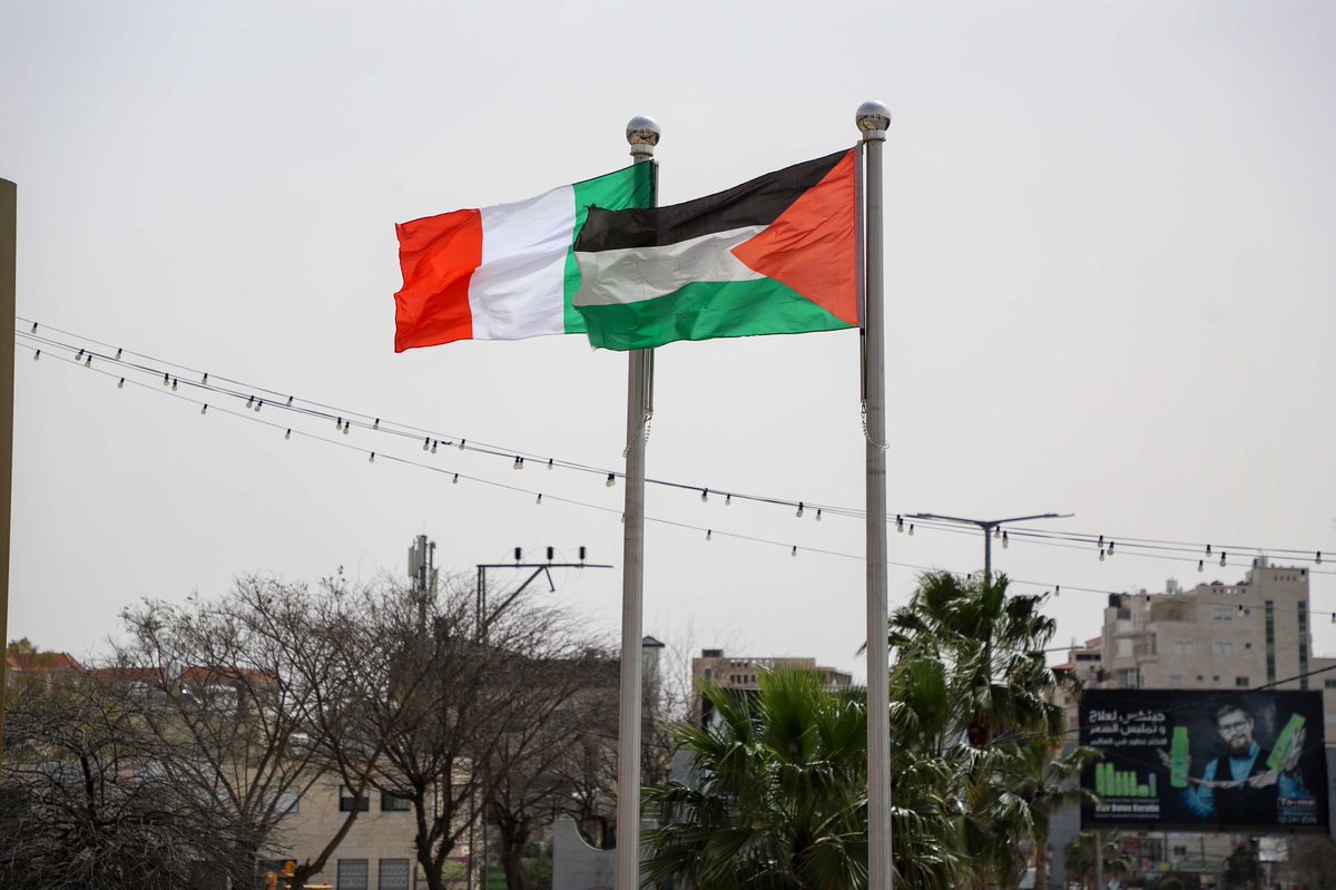 FiodorV's tweet photo. Atti simbolici a testimonianza dello spirito universale di fratellanza e solidarietà tra popoli.
Grazie #dura #Palestine https://t.co/n2LpyZgssr