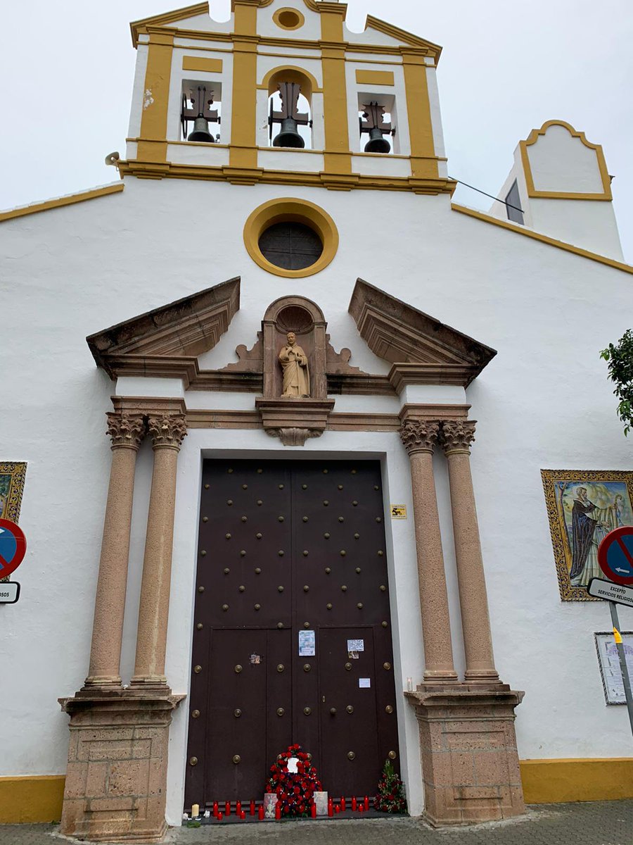 HdadSanGonzalo's tweet photo. Así ha amanecido el #LunesSanto. ¿Quién dice que el Soberano Poder de Dios y su Madre de la Salud no salen? ¡Mirad que altar más hermoso en las puertas de nuestro templo!
#SanGonzaloEnCasa https://t.co/mds3Hg21vs