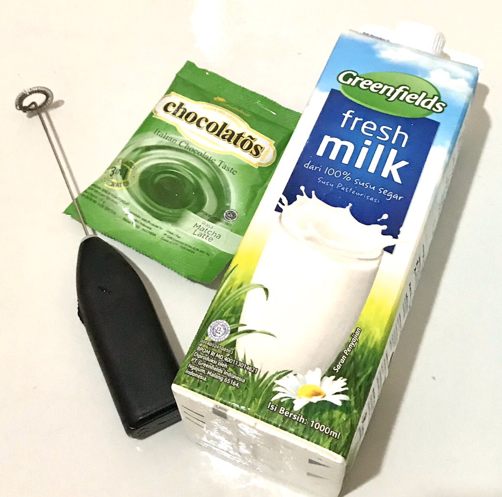 NoviHanabi's tweet image. Sore ini berhasil iseng bikin #dalgonamatcha , ini nagih banget si menurutku, jauh lebih enak dibanding yg coffee hahahaha... Bhay matcha latte nya sbux , hahahaha . Tapi kali ini pake milk frother ngaduknya, karena beneran ini lebih lama dibanding bikin kopi.