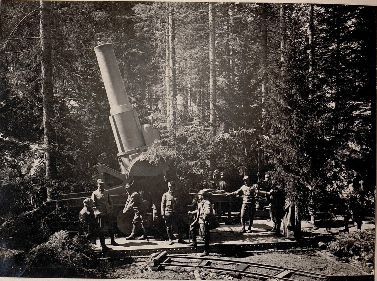 1. 38 cm Belagerungshaubitze M.16.My all-time favorite artillery piece of the war! Based on a scaled-up 30.5 cm Mortar (no. 2) and more versatile than its 42 cm big brother (no. 8). It had a max. range of 15 km and could fire one 750 kg. shell every 5 min.. Just an awesome gun!
