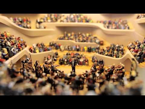 raulbr14's tweet photo. [VIDEO] El ferrocarril en miniatura más grande del mundo. Miniatur Wunderland Hamburgo. https://t.co/64G5OkTYsG https://t.co/I1I6EaDWEx