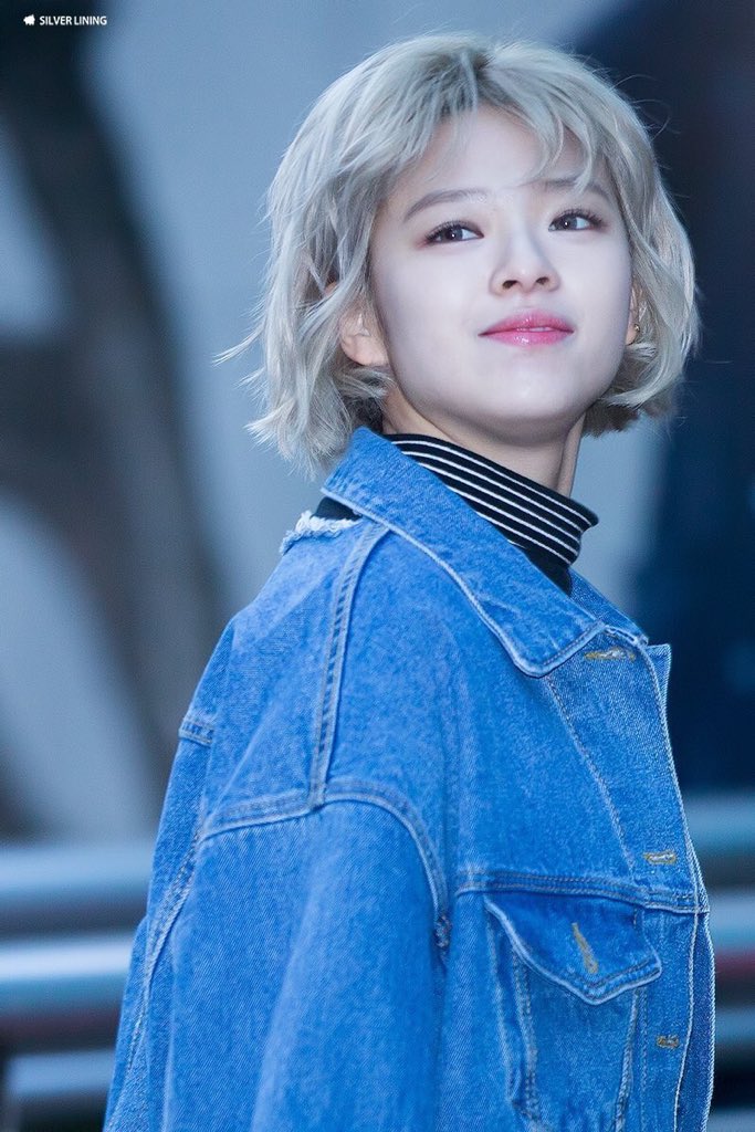 Jeongyeon’s best outfits ; a thread