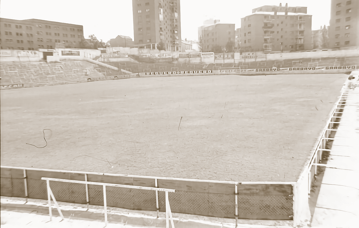 nostalgiafutbo4's tweet photo. Antiguo Estadio de Vallecas, Rayo Vallecano, 1970. https://t.co/a5iFbByZWw