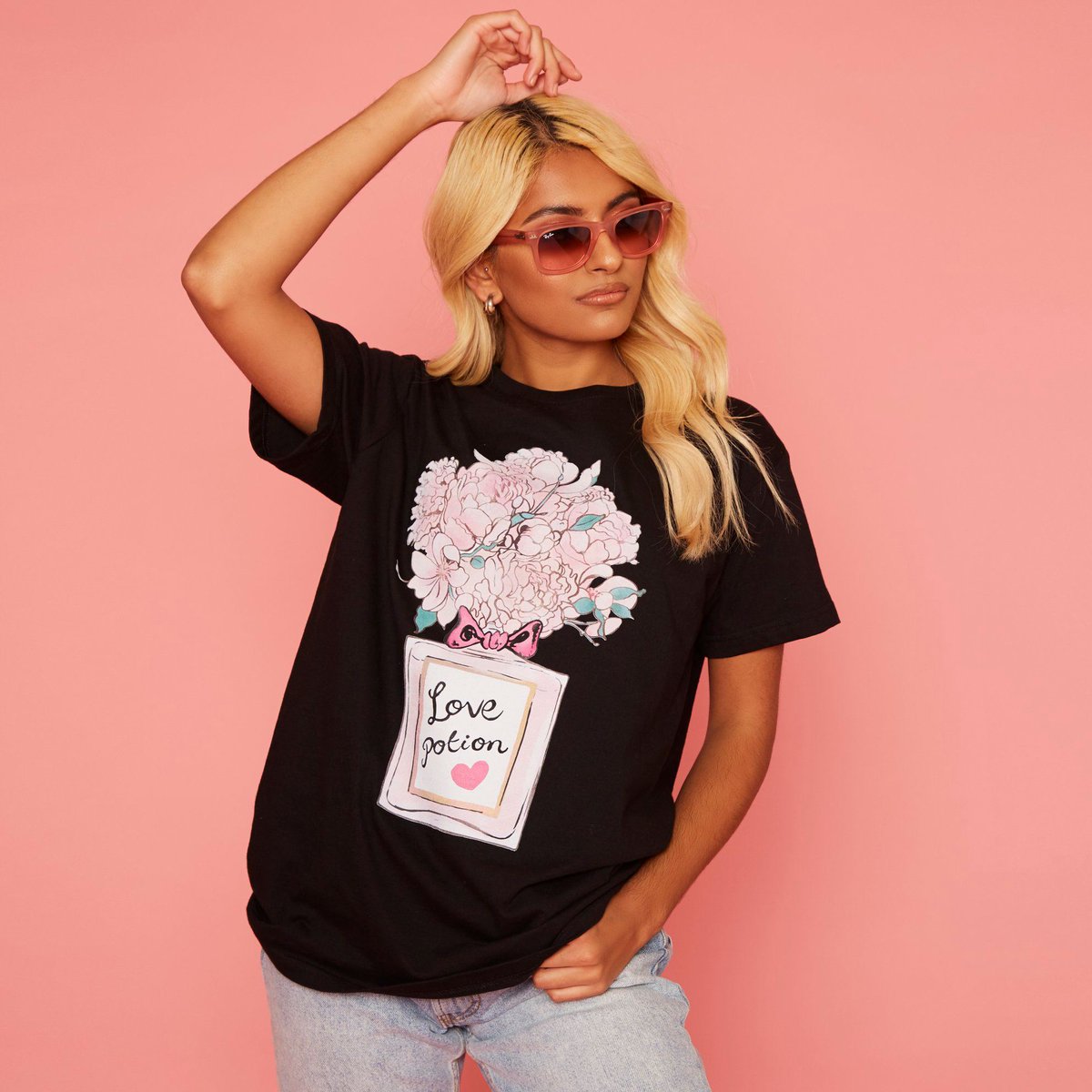 SaltbyCC's tweet image. We are into week 3 of isolation - come on - we can do this!!!

Meanwhile, get yourself 'summer' ready

This is one of our favourites - 'Love Potion' exclusively illustrated by Amy Rogers Illustration @amyvie #designertshirt #ladiesfashion #ukstyle #britishfashion