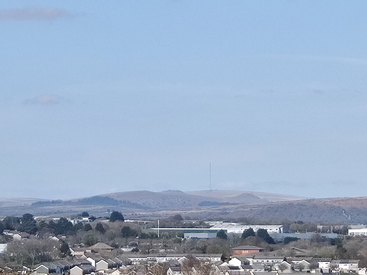 On Saturday I had to drop some provisions to my son. It was so hard to not give him a big hug & to stand 2 metres away, *sigh*But we used the time to walk there with Lily & it was one of the clearest days... So clear, I could see Princetown! Here's a thread of pics: