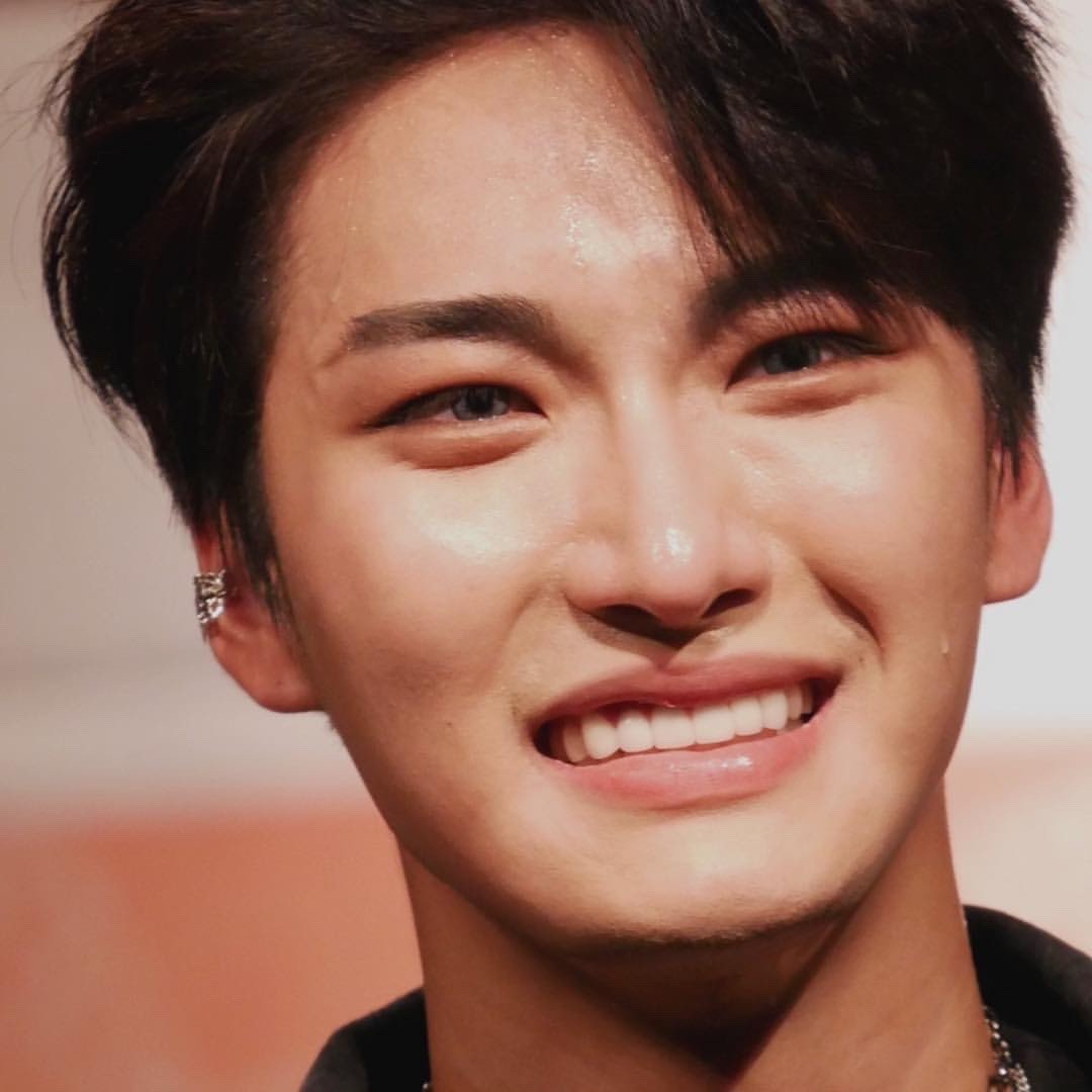 SEONGHWA    HWANWOONG             Owners of painful smiles