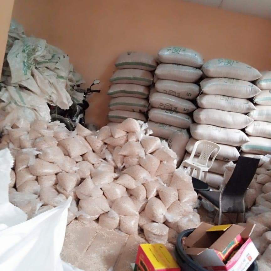 AyomideOmoo's tweet photo. Ekiti State Government commence distribution of food items to the vulnerable and poor masses.

#RestoringOurValues https://t.co/AZ6XleyVvM