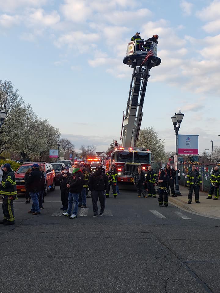 MS_SouthNassau's tweet photo. Photos from First Responders tribute to @MS_SouthNassau front-line staff. #COVID19 #OceansideNYFireDepartment #BaldwinFireDepartment #FreeportFireDepartment #IslandParkFireDepartment #ValleyStreamFireDepartment #LidoFireDepartment #EastRockawayFireDepartment https://t.co/Z8b9WTDMP8