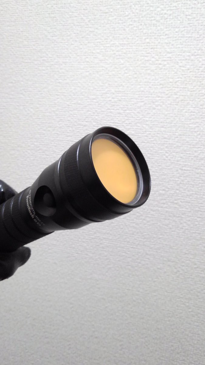 Snttm ストリームライトはいいぞ Streamlight Twintask 2d キセノン電球と砲弾形ledのハイブリッド 2d仕様で 5led 10led キセノン電球の順で点灯 キセノン電球が最も暗い 近距離向け配光 Ledは かなり青白い光色の為 自作のカラーフィルターと