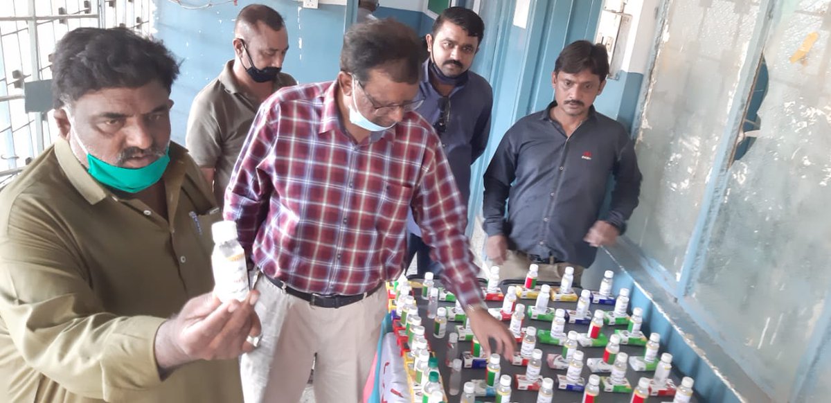 Ahsnikhan's tweet photo. Regarding the distribution of Relief equipment and Ration in #MQMPakistan in #PIBTownoffice #RCMember and deputy mayor @SArshadHasan68 #MemberRC @shakeelsyed98,@irshad_zafeer @ZahidMansori and #townincharge rao shamshad bhai are present with members committee. #KKFCares https://t.co/ohUEsGuy1a