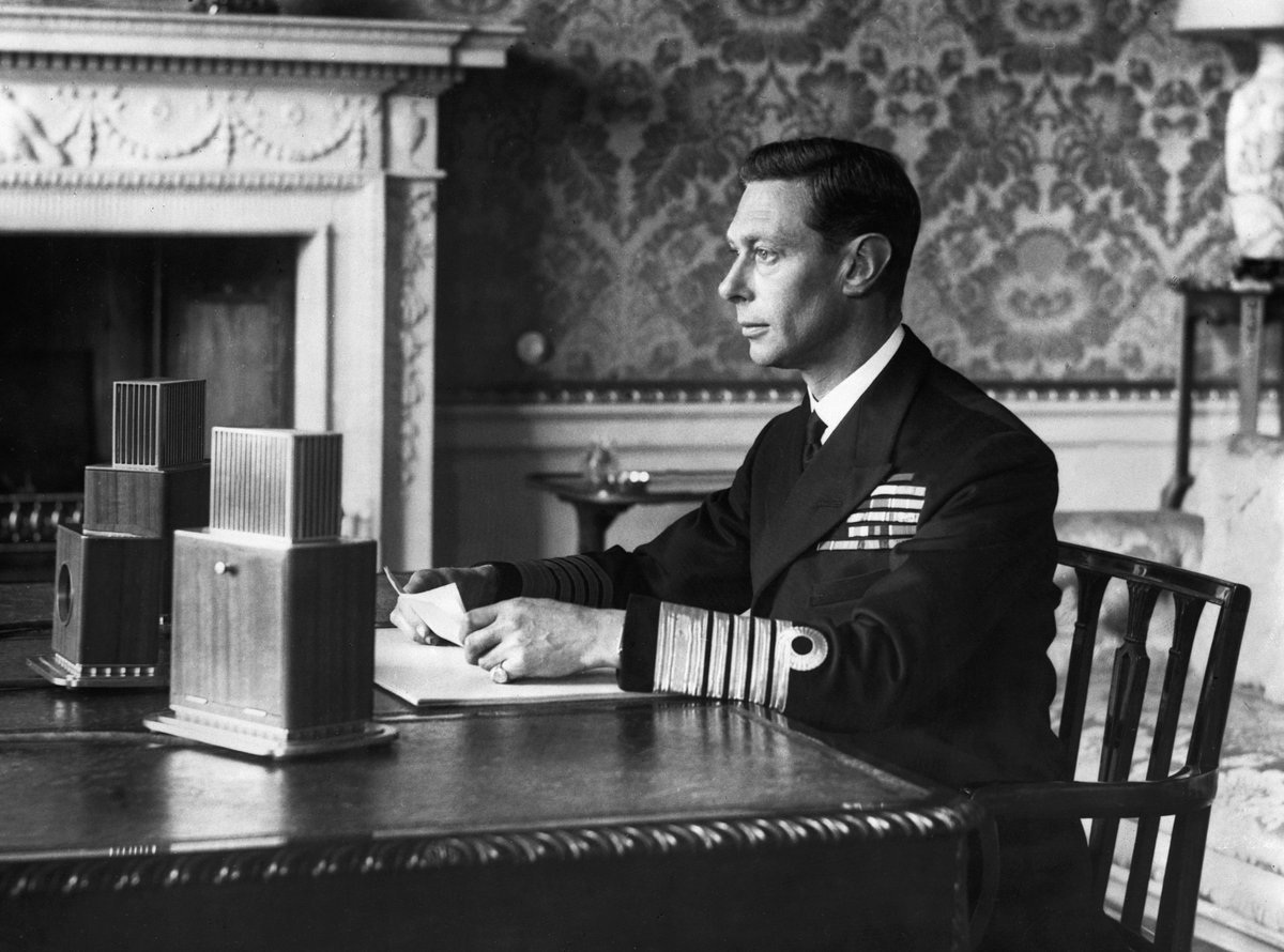 8. Demi menyampaikan titah mengisytiharkan perang ke atas Jerman. George VI berusaha mengatasi masalah gagapnya untuk buktikan kepada rakyat: kalau dia pun mampu endure, kenapa rakyat tak dapat endure. Boleh tonton kisah tu dalam cerita The King& #39;s Speech.