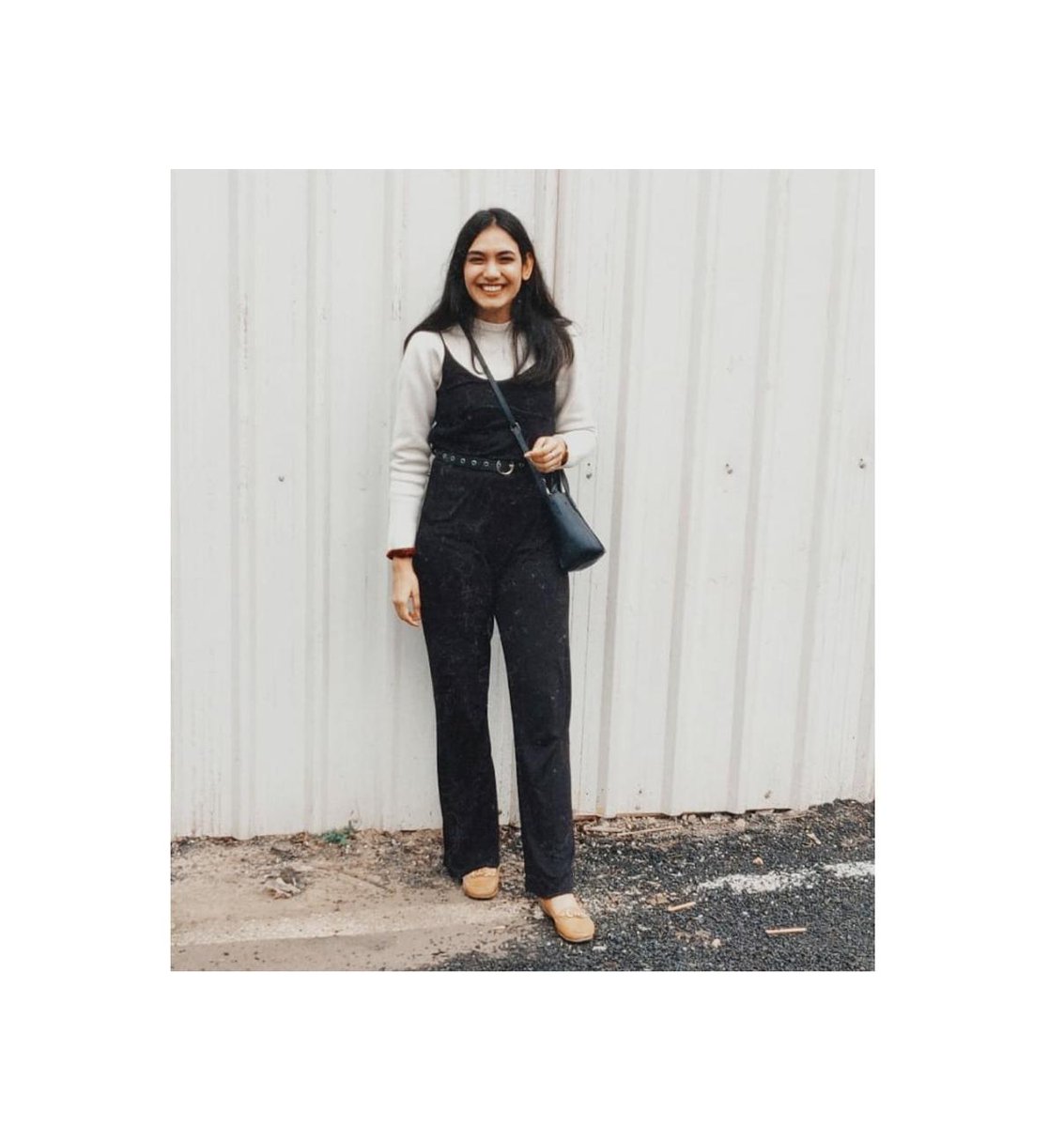 booksonthemetro's tweet photo. #HumansOfBODM🌻
Anushka lives with a Labrador named Caesar whom she loves over and above anything else. If given a chance, she would any day prefer dogs over humans. Other than that, she is fond of reading. https://t.co/CCsFiB9UDq