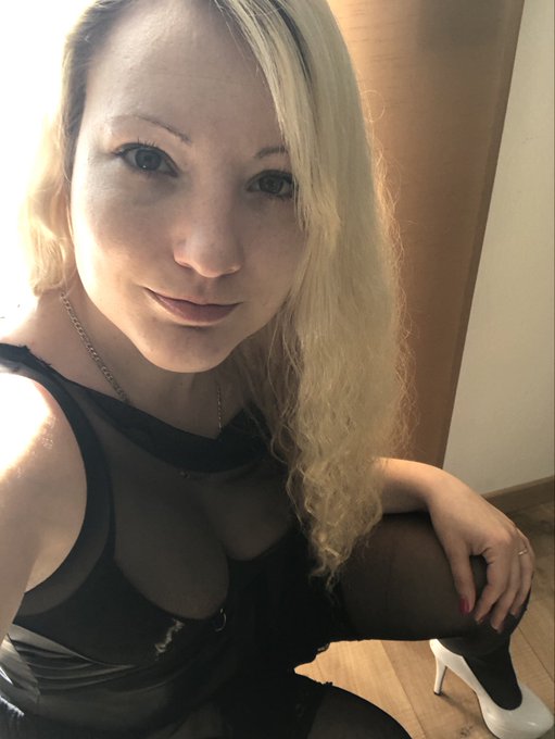 Wie gestaltet ihr euren Alta zu Hause ? Ich hab ger&auml;umt und geputzt . Nun habe ich Lust auf cam . ! Freu<a href="/tag/blond"class="tags"><span>#blond</span></a><a href="/tag/dirty"class="tags"><span>#dirty</span></a><a href="/tag/dirtytalk"class="tags"><span>#dirtytalk</span></a><a href="/tag/spa%C3%9F"class="tags"><span>#spa&szlig;</span></a><a href="/tag/fetisch"class="tags"><span>#fetisch</span></a><a href="/tag/dominant"class="tags"><span>#dominant</span></a>