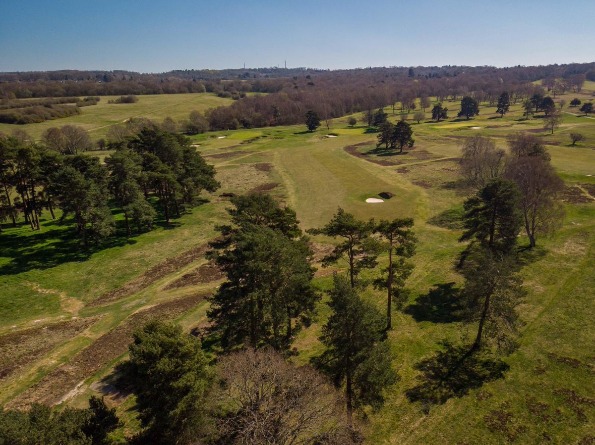 waltonheath_gc's tweet photo. Yesterday we took social distancing very seriously by heading to skies! Thanks to our Greenkeeper Will for sharing this. We’re following all the Government guidelines to keep our staff safe so when we are able to do so, we’ll be ready to welcome golfers back. #StaySafeStayHome https://t.co/uuuDbhP0WV