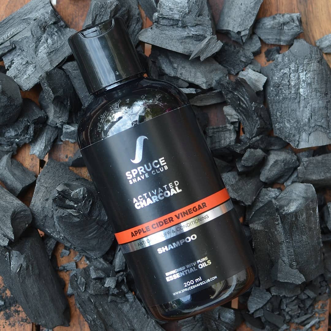 SpruceShaveClub's tweet photo. It’s charcoal shampoos that are the heroes. Shampoos with activated charcoal offer a whole host of benefits for your mane, like attracting impurities, be it stains, dirt or clogged pores and even the buildup of your usual hair care products. https://t.co/xyPPee4GKc