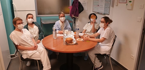 CHMOULINSYZEURE's tweet photo. #Soutien #COVID19
Loco Martin à Yzeure a offert des gaufrettes pour les équipes de #UHCD et des #urgences !
#Merci 😊 https://t.co/GNnZwVF8Tq