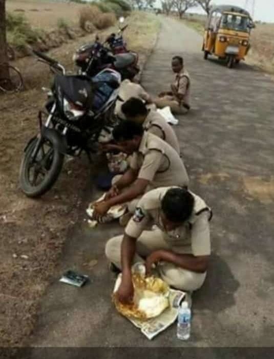 katam_ss's tweet photo. @AndhraPradeshCM @ysjagan @SucharitaYSRCP @APPOLICE100 #dgp_ap #APPolice #Covid_19india BigSalute to AP Police for their restless&dedicated efforts/service to fight against Carona,now the duty of the citzens r just stay@home,that will be a great help to police & Nation https://t.co/dk1DRWqbPv