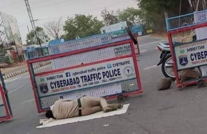 katam_ss's tweet photo. @AndhraPradeshCM @ysjagan @SucharitaYSRCP @APPOLICE100 #dgp_ap #APPolice #Covid_19india BigSalute to AP Police for their restless&dedicated efforts/service to fight against Carona,now the duty of the citzens r just stay@home,that will be a great help to police & Nation https://t.co/dk1DRWqbPv