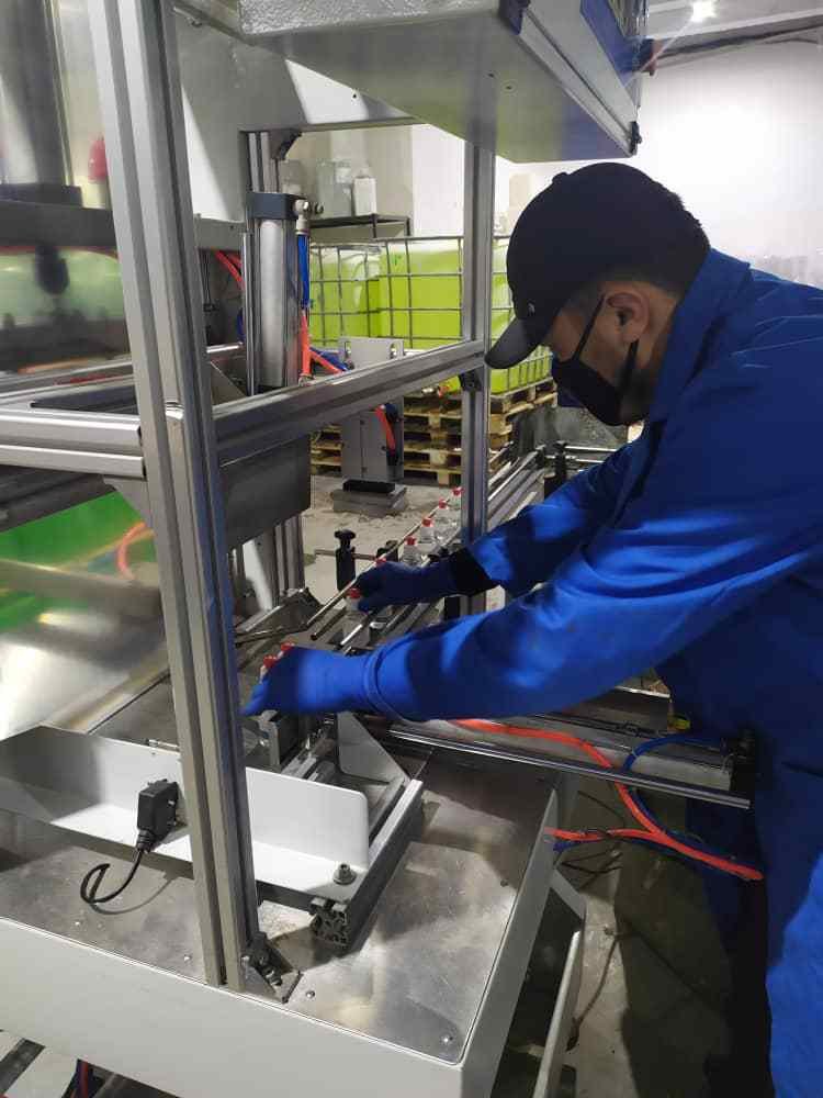 EBRD's tweet photo. Our client Bi Group produces and sells cleaning detergents in #KyrgyzRepublic. In #Covid19response, the company has now expanded its range of products and started production of antiseptics. 🧪🧼

W/ @europeaid we've helped the company introduce better quality management systems. https://t.co/i6YvekYBMn