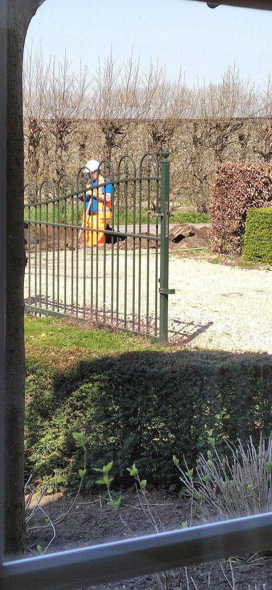 Mc_Murdyy's tweet photo. De aanleg van glasvezel gaat hier gelukkig nog gewoon door #snellerinternet #buitengebied https://t.co/WMZZjxM8uh
