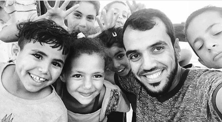 📌Tarihte Bugün |

Filistinli gazeteci Yasir Murteca iki yıl önce bugün, Gazze sınırındaki protestoları kaydettiği sırada basın yeleği ve kaskı olmasına rağmen İsrail askerleri tarafından şehit edildi.