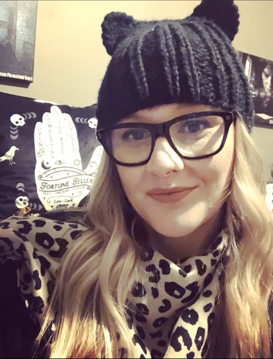 SarahLLIFS's tweet photo. Self isolation Day 15: hey all you cool cats and kittens #selfisolation #selfisolationstyle #tigerking #catsandkittens #leopardprint #catbeanie #llifs #dangerfieldbeanie #dangerfield #blogger https://t.co/0cW5rDsRsj