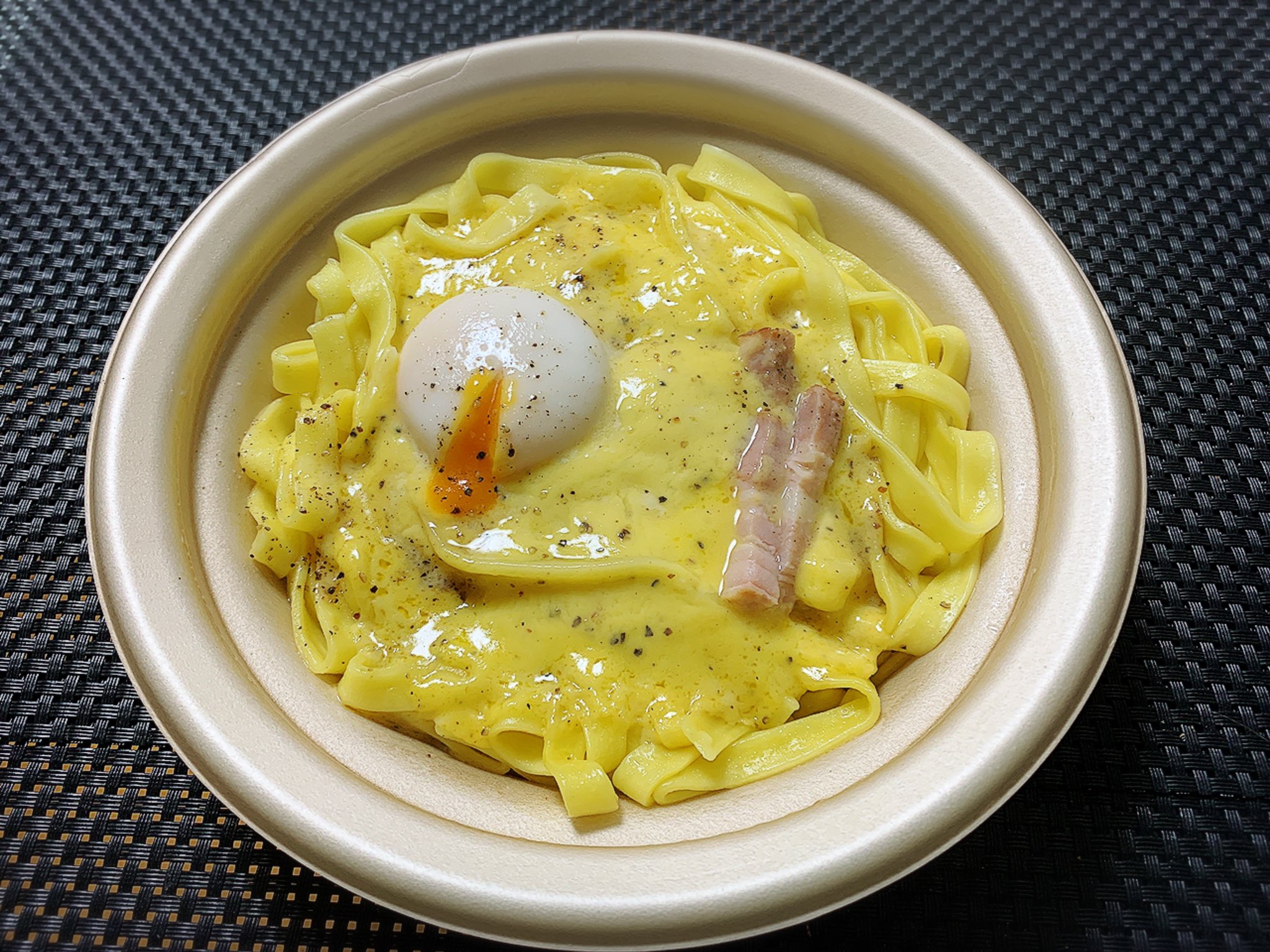 もぐもぐチカコ ローソン カルボナーラ コンビニパスタは ローソンの生パスタがもちもちしてて好き T Co Jfsnbfwpho Twitter