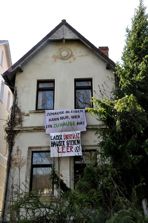 Huch, was ist das denn? Wurde da etwa wieder ein Haus in #Hildesheim #besetzt?
Immerhin steht das schöne Teil seit 7 Jahren leer.

Wir fordern die Evakuierung aller Lager und das Öffnen aller leeren Häuser für die, die sie brauchen! #Lesbos #Moria #WirHabenPlatz #LeaveNoOneBehind