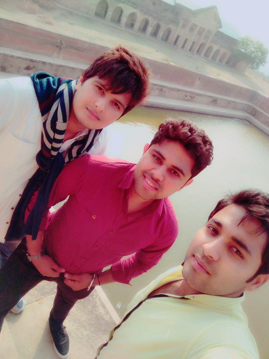ADV_SAMAR_SINGH's tweet photo. @desimojito @ANKIT0007MADE @Lucky_teotia @desimojito
 
Here is our Entry..
Me and my best friends and
We all are sanghi

 Proud to be a Right Winger 
And 
one thing
Yes Sanghi Boys &amp;  Girls are Gorgeous
🇮🇳🇮🇳Jai Hind,Vande Matram🇮🇳🇮🇳
🚩🚩🕉️🕉️Jai Shree Ram🕉️🕉️🚩🚩

@ANKIT0007MADE
 @Lucky_teotia
#SanghiTwitter
#SanghiMen https://t.co/7JS8nYS11w
