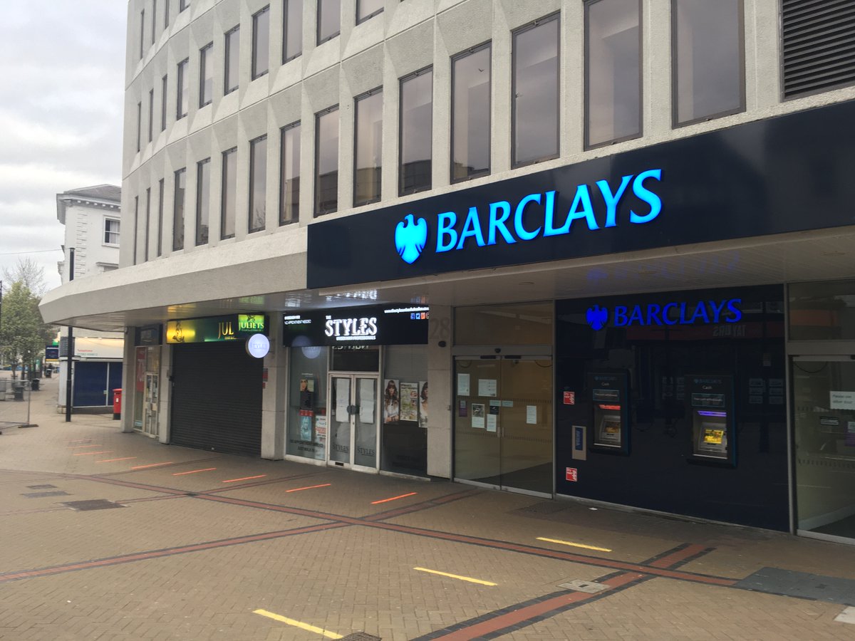 We've been working with <a href="/bedspolice/">Bedfordshire Police</a> &amp; <a href="/lutoncouncil/">Luton Council</a> to reduce social gathering in our town centre and assist with social distancing. Pagodas/ multiple bench areas have been cordoned off &amp; pavement markings to encourage responsible queuing. #staysafe