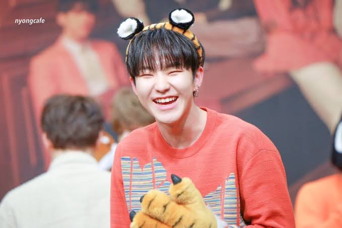 Hoshi- TIGER CUB- loves his baby a lot- you won't even get to hold the child bc he always spends time with the baby- brings him/her to the zoo to see tigers - hyper Dad and just adores them so much 