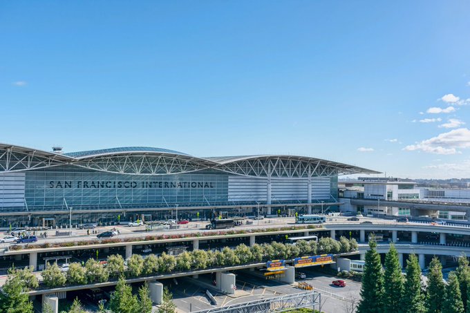 FSLidiomas's tweet photo. El problema del #plástico y su impacto medioambiental no es nuevo. 

Por este motivo, varios aeropuertos y aerolíneas se han propuesto reducir su impacto: El aeropuerto de #SanFrancisco dice adiós al agua embotellada.

https://t.co/dFRWErFYWX https://t.co/VAdeODr1Sw