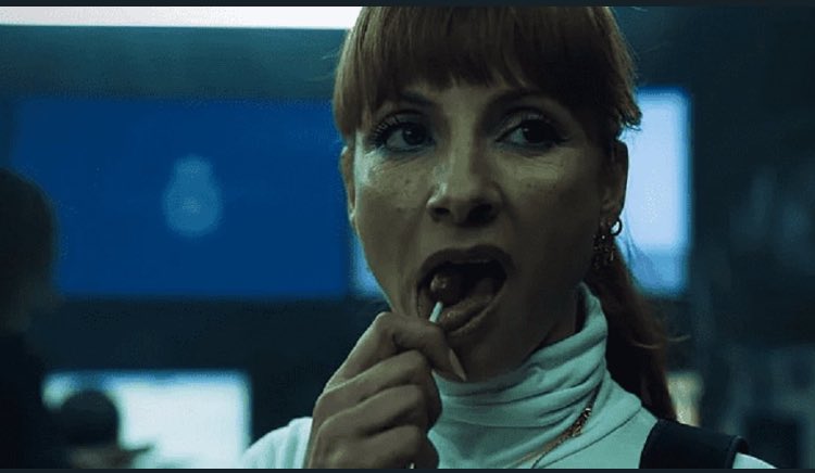 mk_millzz's tweet photo. This woman is too smart to kill the professor, her whole career is fucked plus she has many years of jail time waiting for her so she actually needs the one person smart enough to mess up her life to save it....this is a new member of the heist in season 5 of #MoneyHeist https://t.co/XBkPITSdff