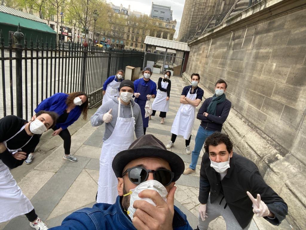 [ Thread] Lancement today du projet #CommandoReffetorio avec mes frerots <a href="/MarcoBerrebi/">Marco Berrebi</a> et <a href="/JRart/">JR</a>.Objectif fou fournir 5000 paniers repas par jour à tous mes SDF de Paris.Comment?