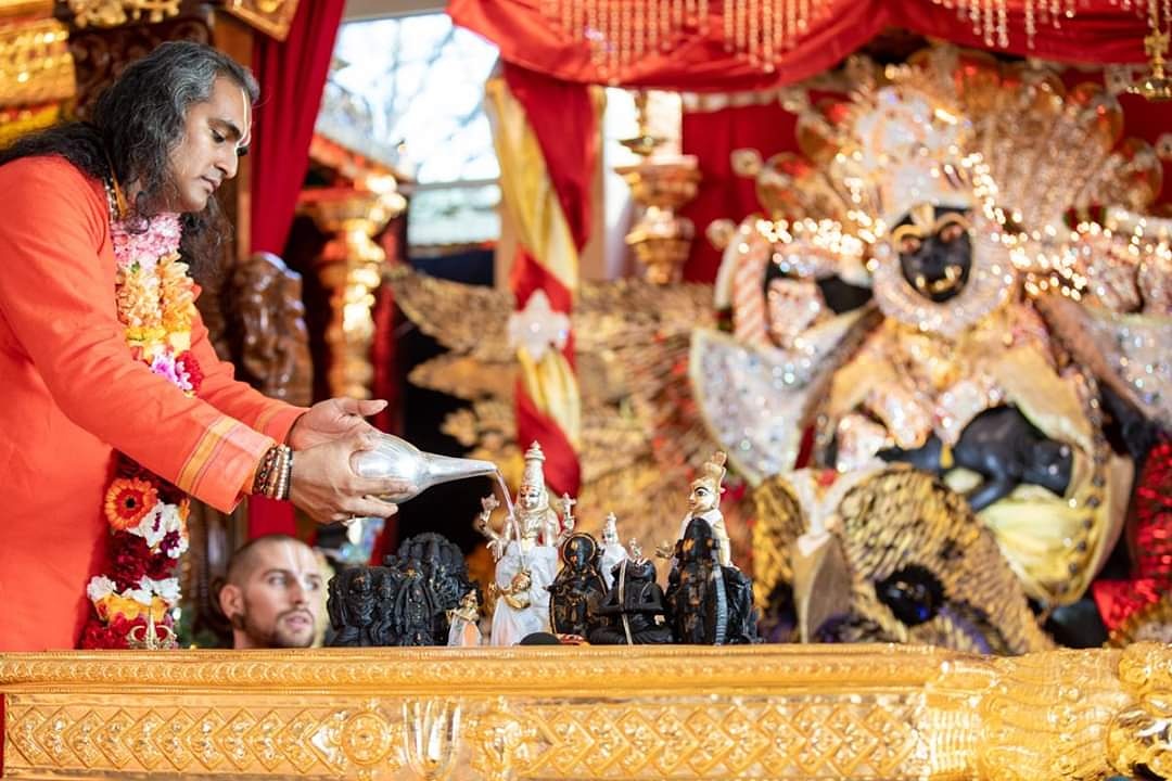 BhaktiMargaESP's tweet photo. #96 
Giridhari es el Señor de los señores, la vida de las vidas, el alma de las almas. Ten plena confianza en la Gracia de Gurú, pensamiento, palabra y hechos, ya que Giridhari y Gurú son uno.
- Paramahamsa Vishwananda (del libro Guru - serie #Guruvakya) https://t.co/TdkrFtWB5r