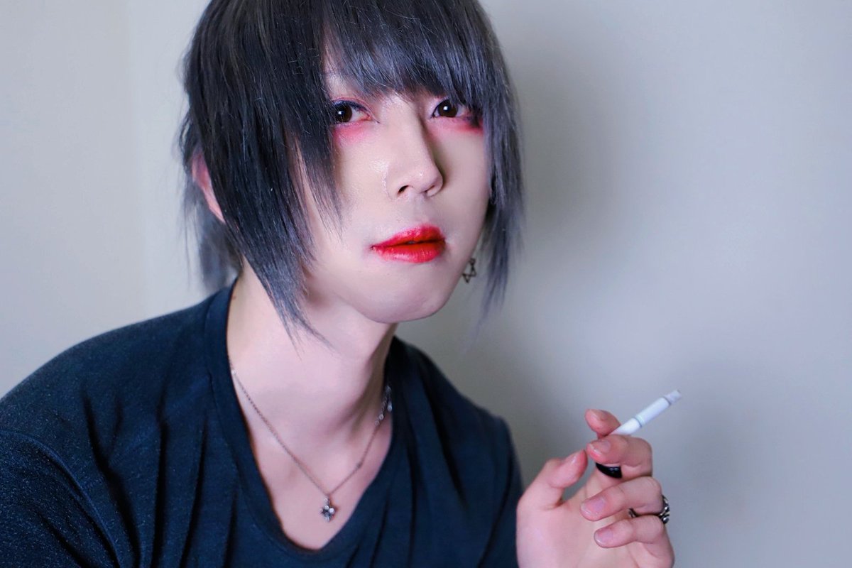 こっぴー 蛍 パブリックボーイズ 最近喫煙所がどんどんなくなって 居酒屋もパチンコも キャバもホストも 室内環境ほとんどが 4月から禁煙になって どんどん喫煙者の居場所が なくなっていくなあ