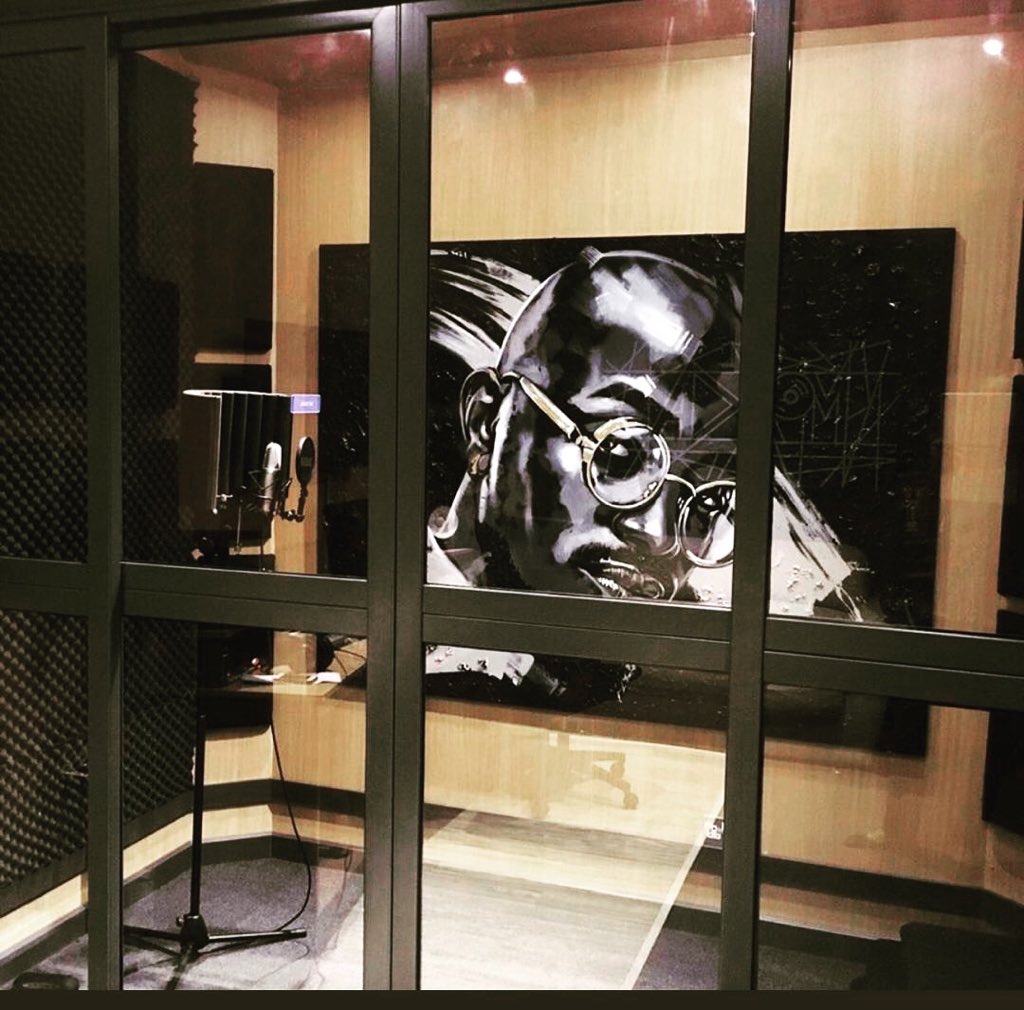 YkeeBenda's tweet photo. Corona won’t stop me from creating iconic stff. 🎶 I’m in my magic room creating a number of music viruses 🔥🔥🔥. I’m Soon locking down ur playlists. #Versatility #ykeeglobal https://t.co/dekZoptj4b
