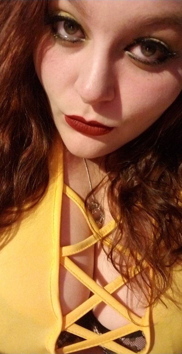 LilianaAjani's tweet photo. Lets video chat. Ask me anything. #bbw #beauty #curvyconfidence #thickwomen #sellingcontent #smoker #womensmokers #girlswhosmoke #bbwlove #thick #sexylady #curvygirl #sellinglive #videochatlive #customvideos https://t.co/Qwf262l3Jk