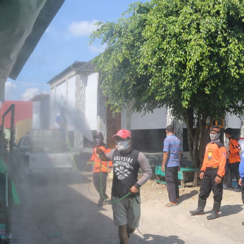 SenkomSumbar's tweet photo. Waspada Covid-19

Bersama Senkom Mitra Polri Kota Payakumbuh 
👮🏻‍♂️👮🏻‍♂️👮🏻‍♂️👍👍👍

#PhysicalDistancing
#DoaBerolahraga
#HidupBersihDanSehat
#Stayathome
#WorkFromHome
#PatuhiPemerintah
#AntiHoax
#JanganPanik
#JanganMudik
#JanganKeluyuran https://t.co/eC4i0jnVxj