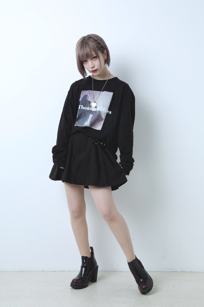 GOODS PHOTO】 ・白Tシャツ <ReoNa着用size:XL> ・黒ロングTシャツ