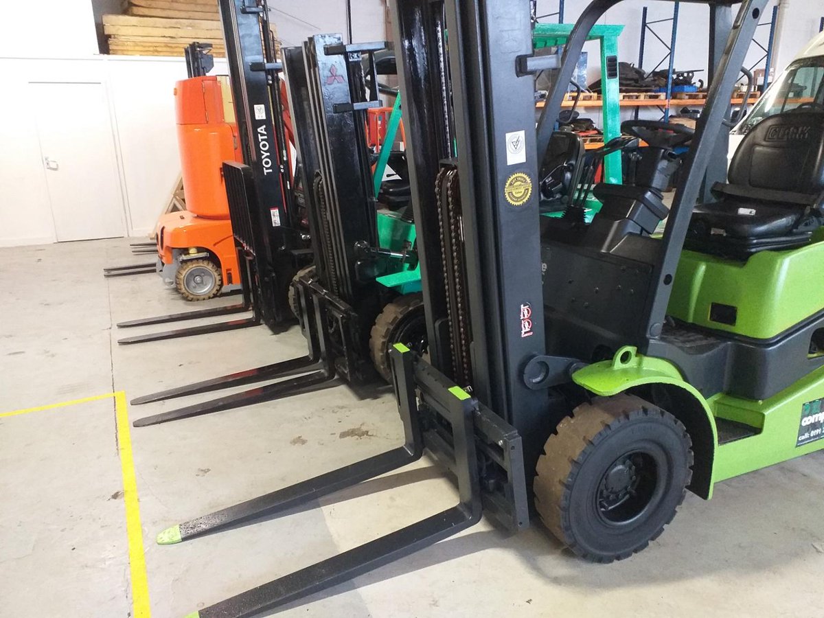 We have forklifts and access equipment available for short term rental with training availability! Talk to us about our special rates for #essentialworkers 0191 2710899. completemh.co.uk
#forklift #rental #covid19